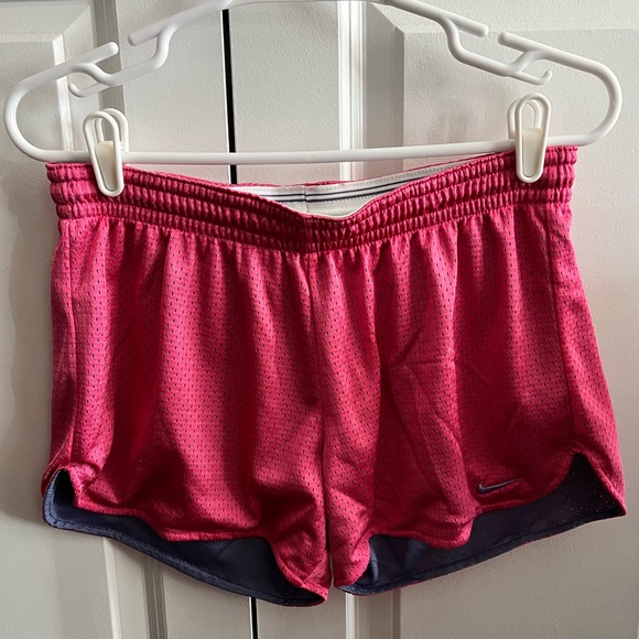 Nike Women’s Athletic Shorts Mesh Activewear Solid Pink Medium - Picture 1 of 3